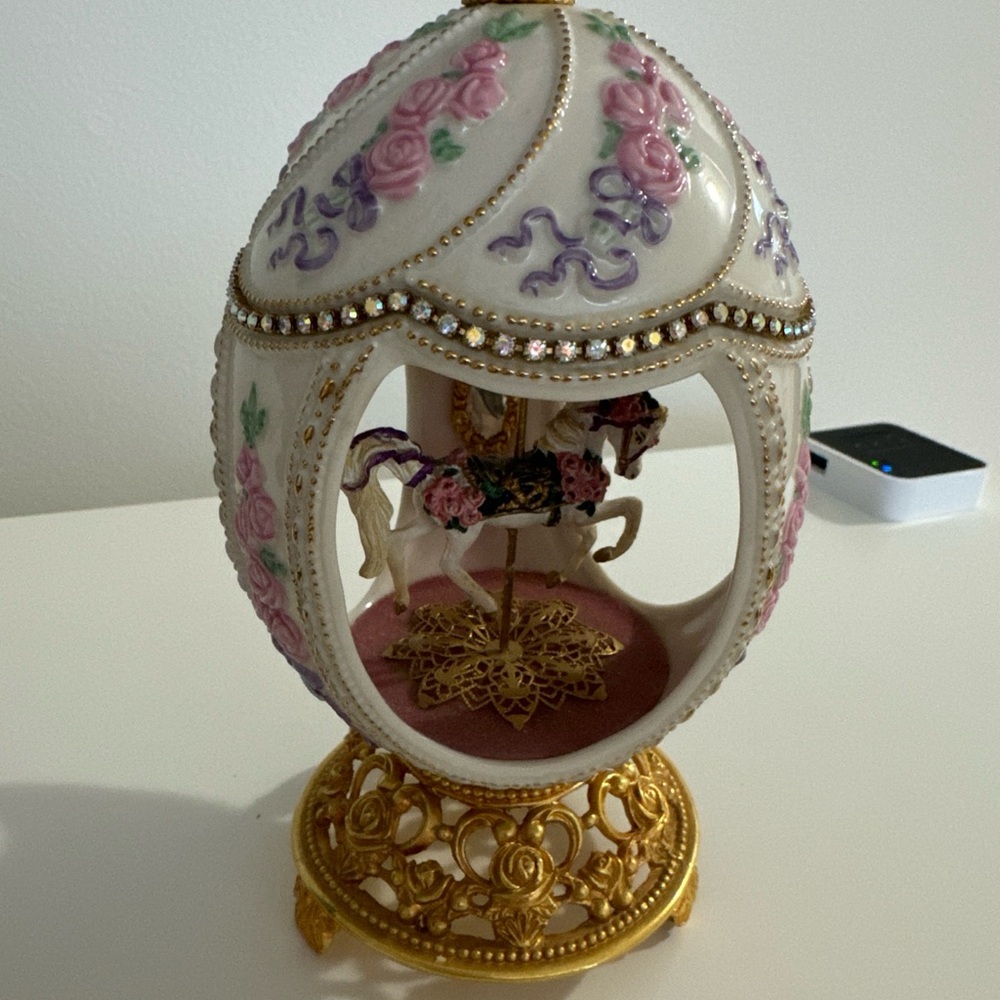FRANKLIN MINT MUSICAL CAROUSEL